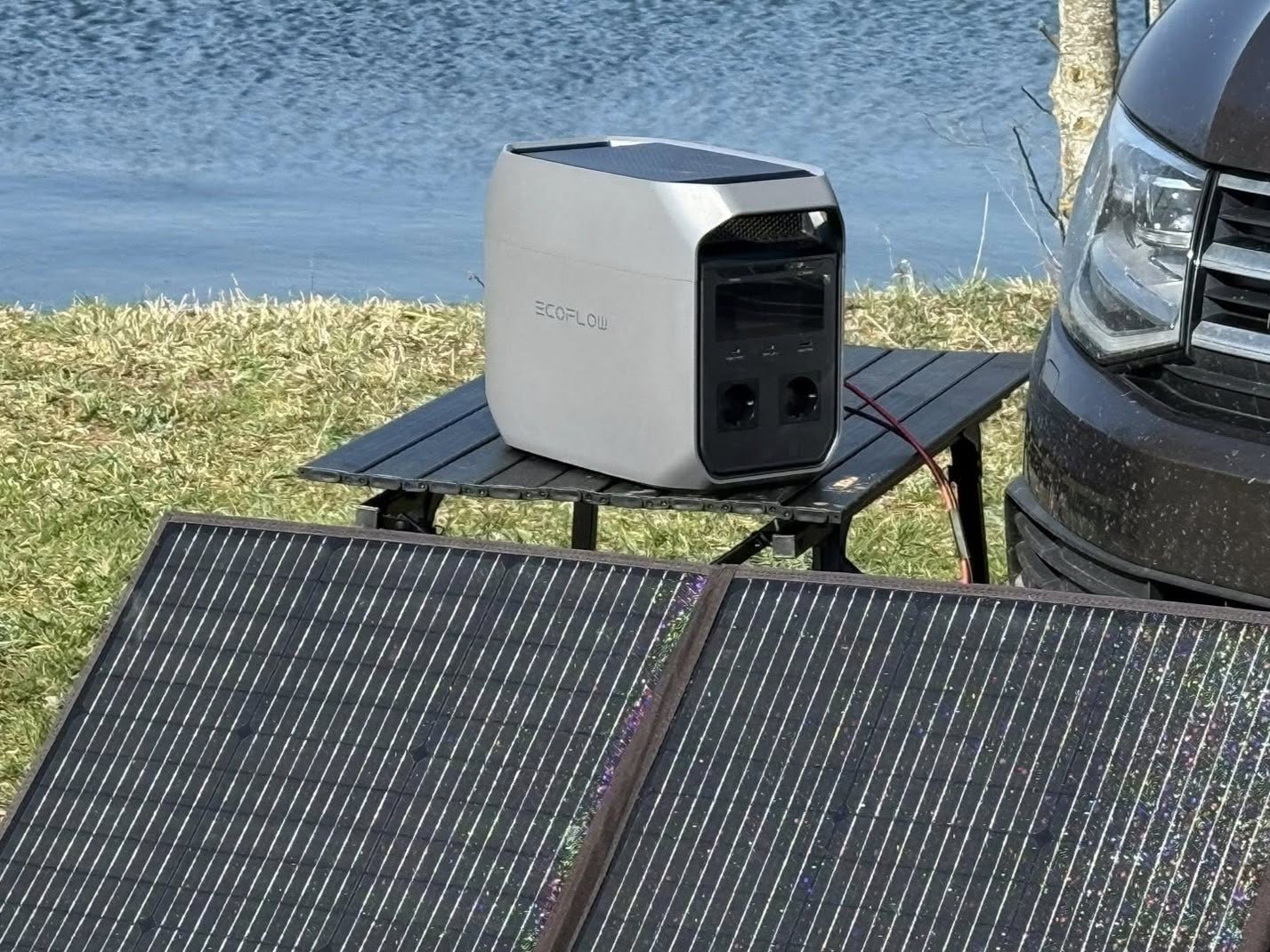 Batterie EcoFlow et panneau solaire d'un van Jade Van Life